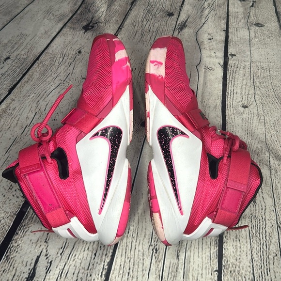 Nike LeBron Zoom Soldier 9 Think Pink Men’s Size 10 1/2 Basketball Sneakers - Picture 8 of 15